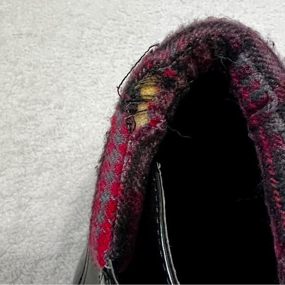 Qupid Black Vinyl Plaid Heeled Combat Booties - Size 6 - Picture 4 of 10